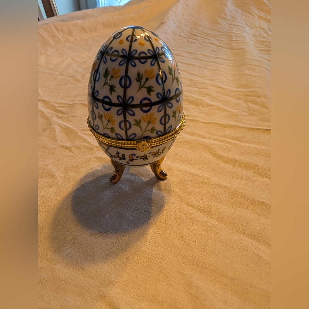 💥SALE💥Vintage Blue and Gold Decorative Trinket Porcelain Box Egg